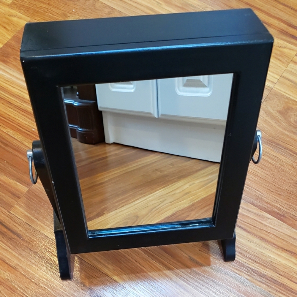 SMALL JEWELRY BOX